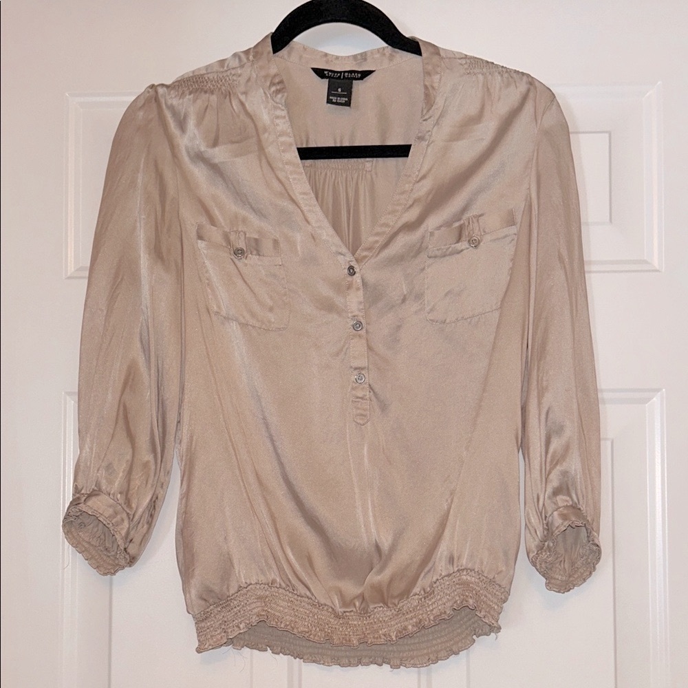 WHBM Silk Y2K Top S Champagne Tan Sheen Career Henley Classy Timeless Lagenlook
